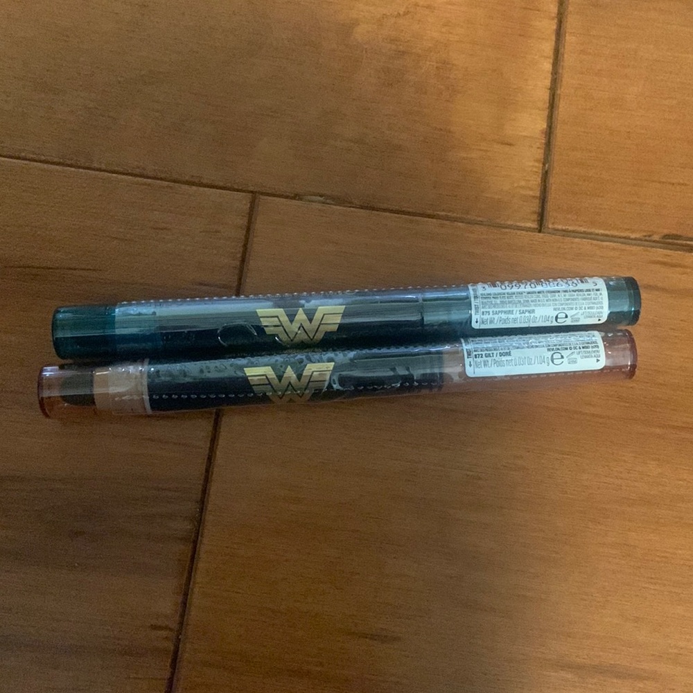 REVLON Wonder Woman ColorStay Glaze Stick Shimmer Eyeshadow